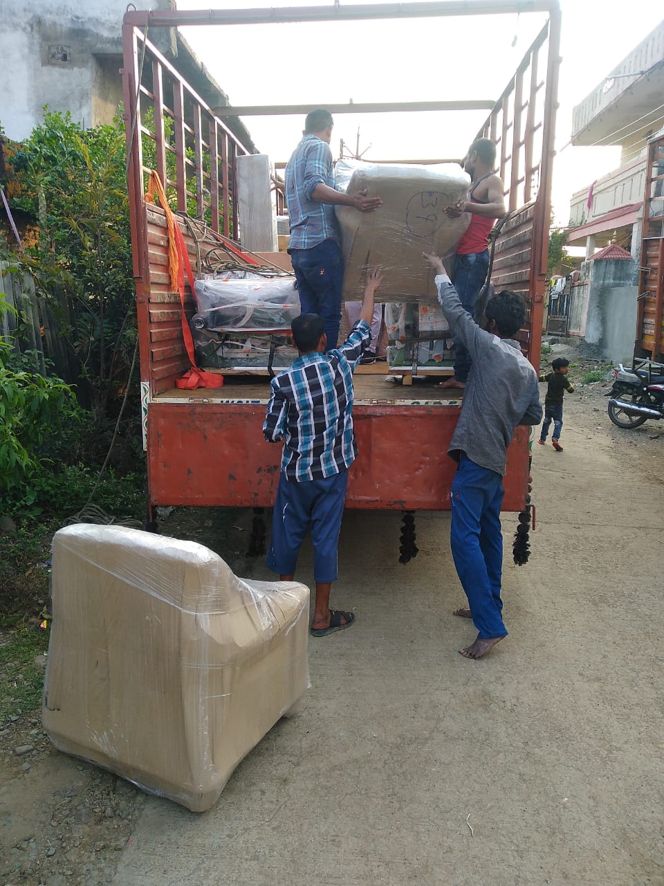 Movers and Packers in Chandrapur offers best home shifting while offering best quality packaging of goods, on time delivery and safe moving at one place to your desired location